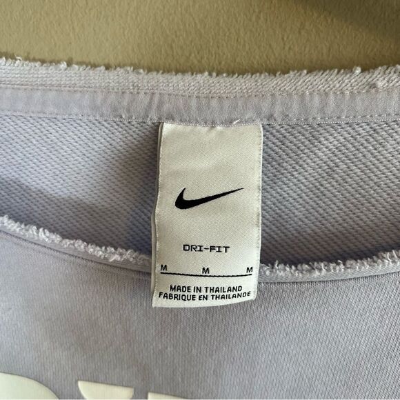 ✨ Nike Women’s Lavender Purple Crewneck Sweatshirt Medium - Picture 3 of 10